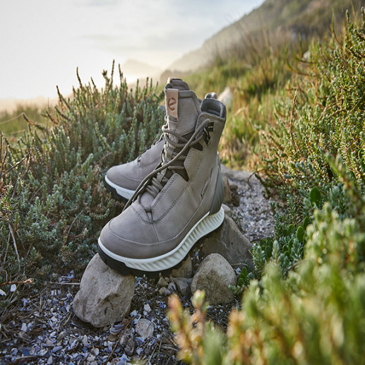 ECCO Men's Exostrike Mid Boot